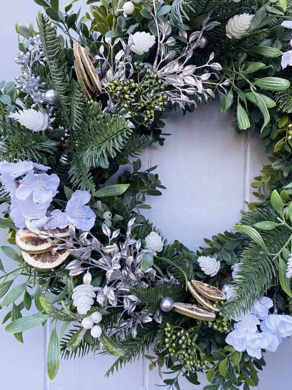 
                  
                    ARTIFICIAL WREATH KIT
                  
                