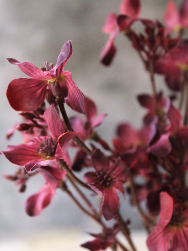 ARTIFICIAL BURGUNDY FLOWERS