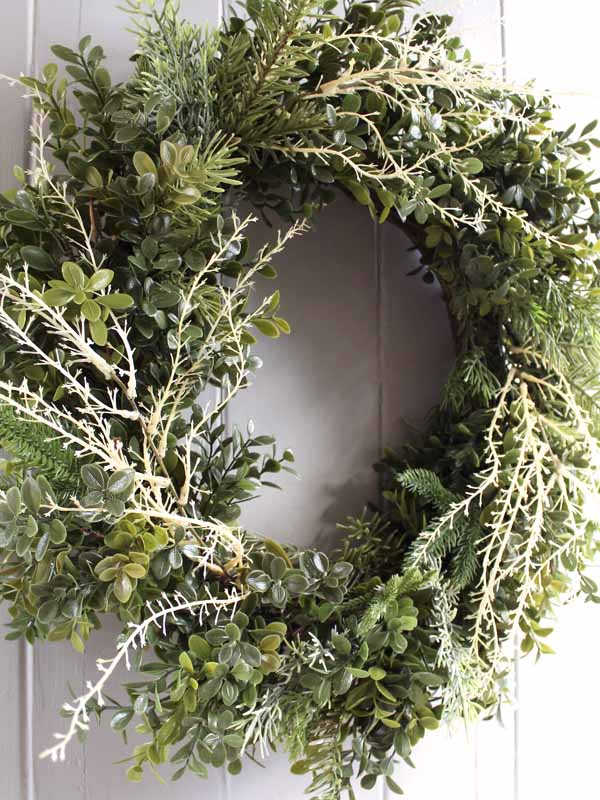 
                  
                    WINTER WREATH KIT
                  
                