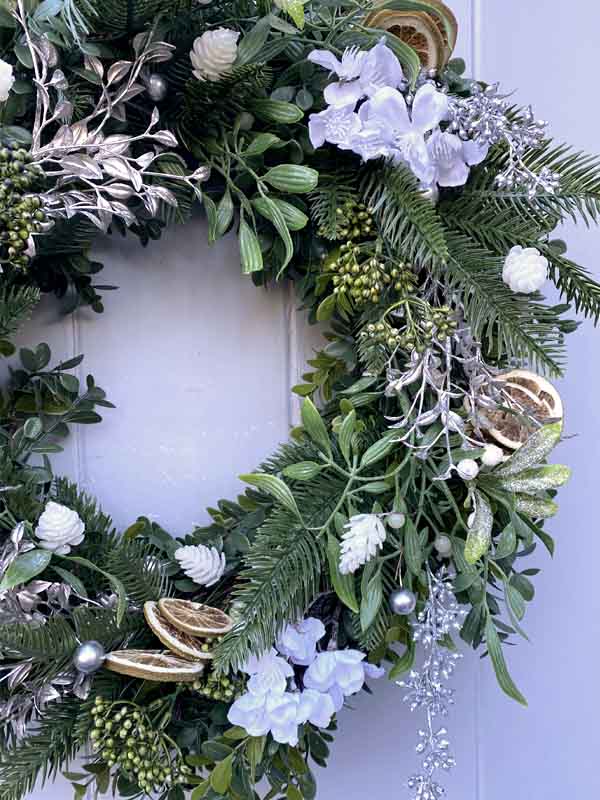 
                  
                    DIY WREATH 
                  
                