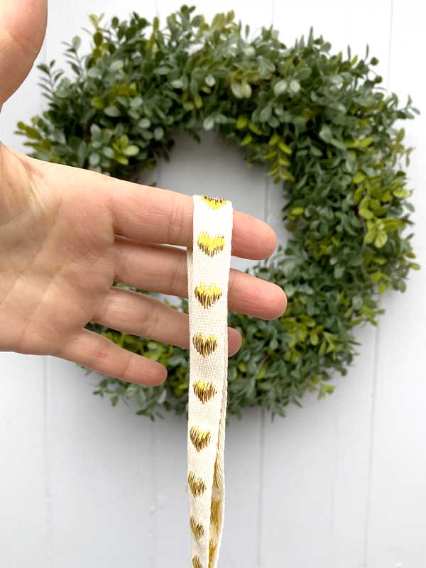 
                  
                    gold heart cotton ribbon
                  
                