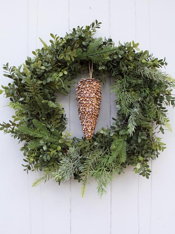 
                  
                    WINTER WREATH KIT
                  
                