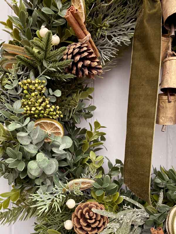 
                  
                    luxury christmas wreath
                  
                