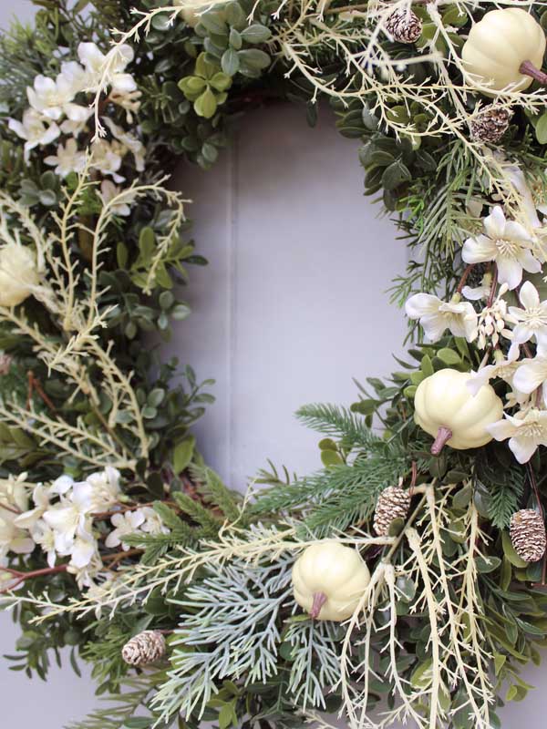 
                  
                    Wreath kit with pine cones
                  
                