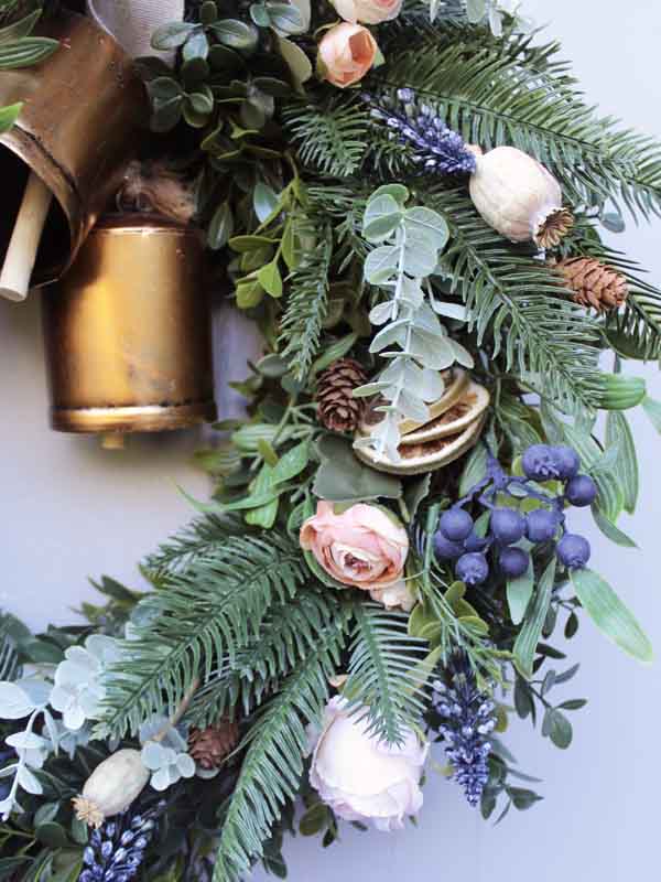 
                  
                    WINTER WREATH KIT
                  
                