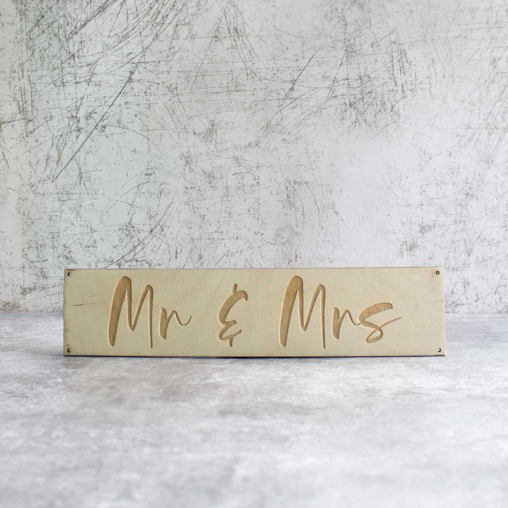 mr & mrs sign for wreath